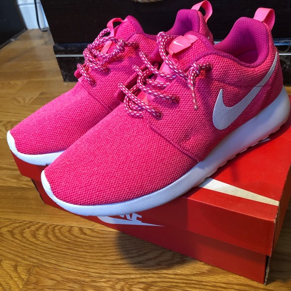 nike roshe one pink